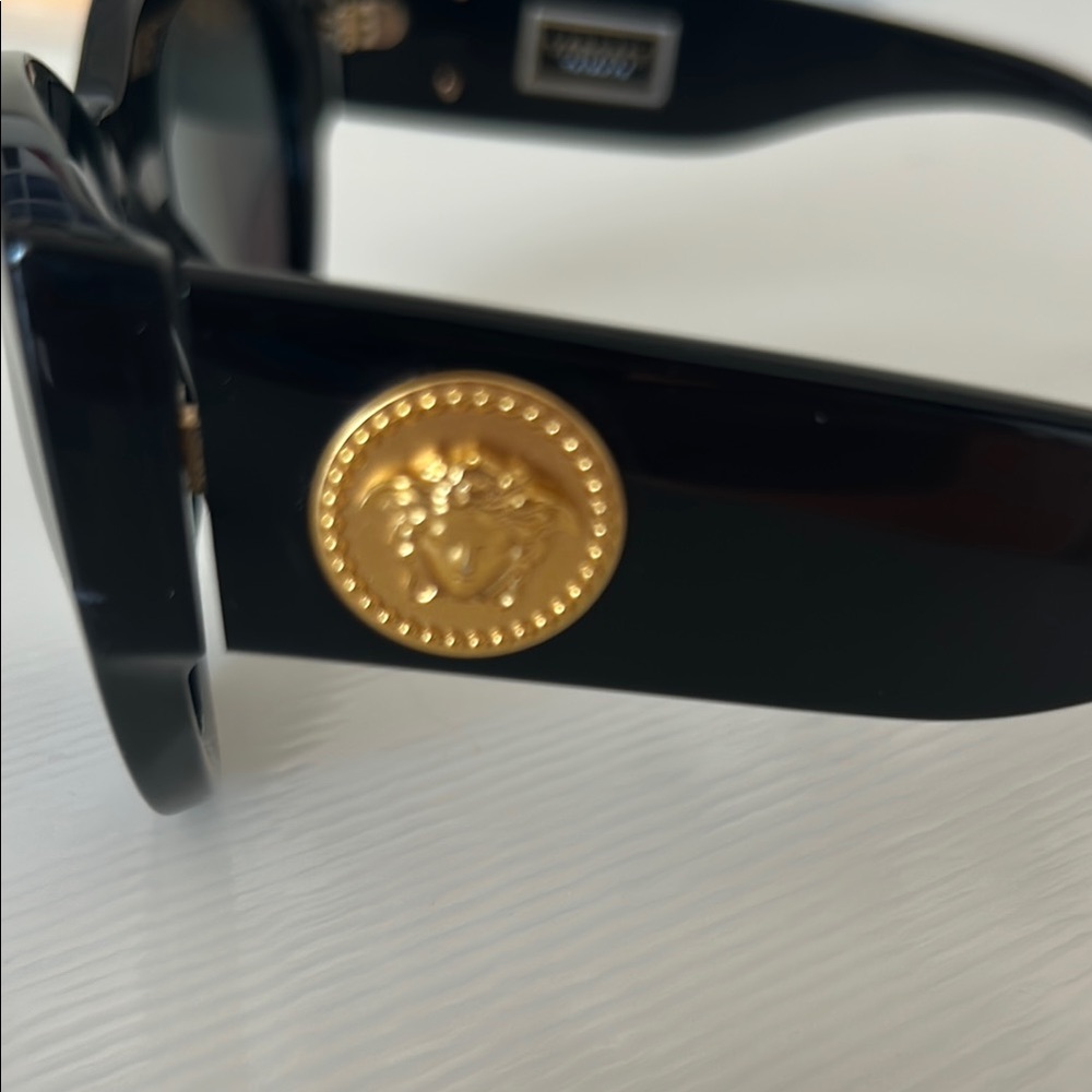 Authentic Versace Black medallion sunglasses - Picture 9 of 14